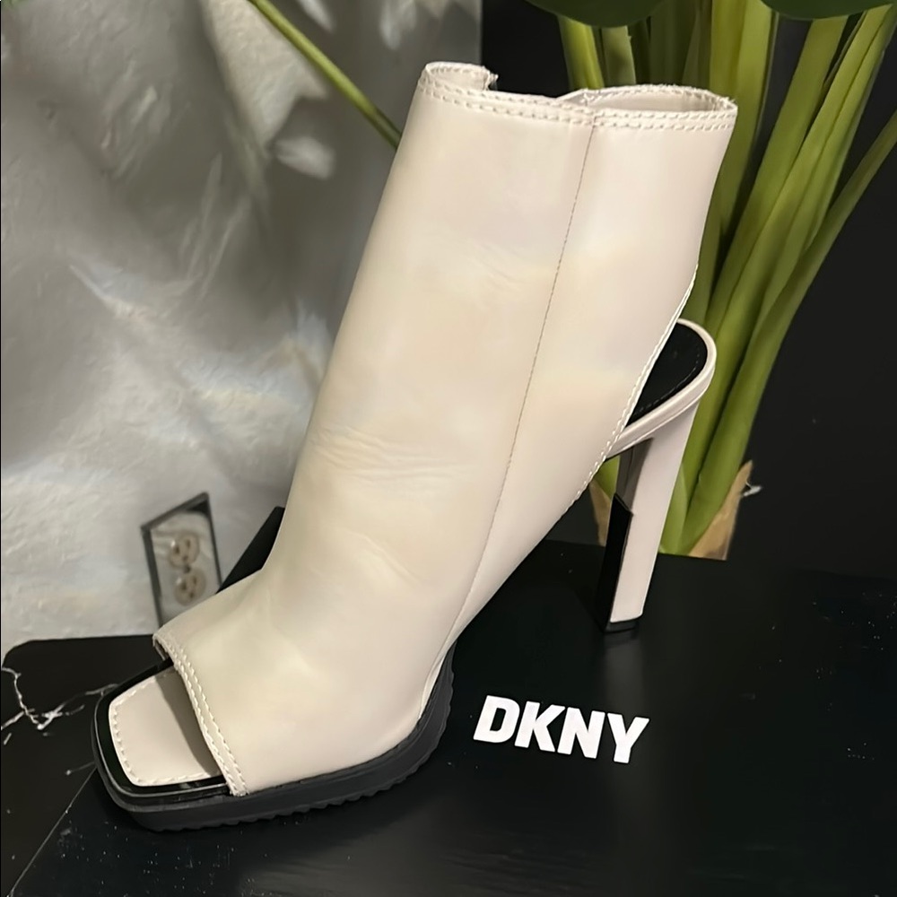 DKNY Cream Heels Elegant Design